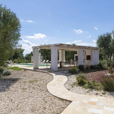 Trullo Acquaro By *